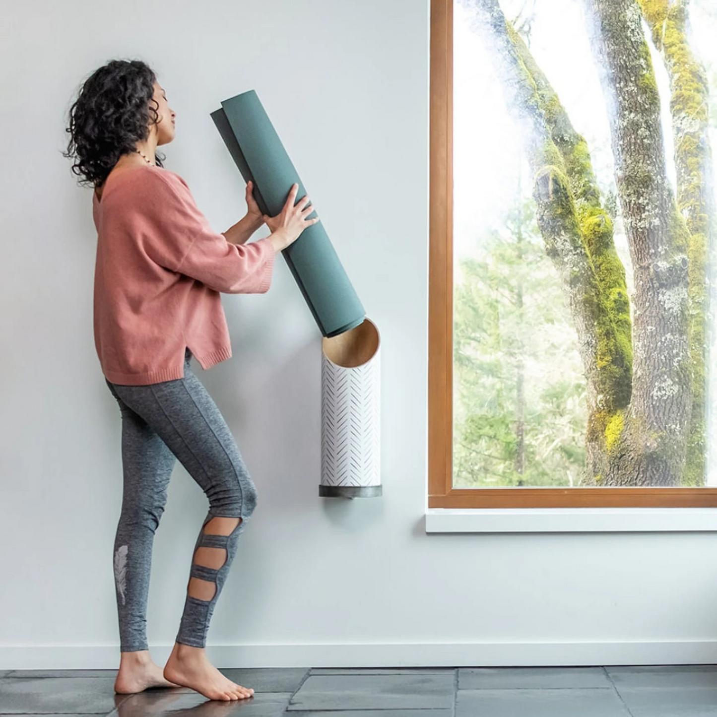 Vuslen Hatch – Stylish Yoga Mat Storage Tube for Home Gym & Studio Decor