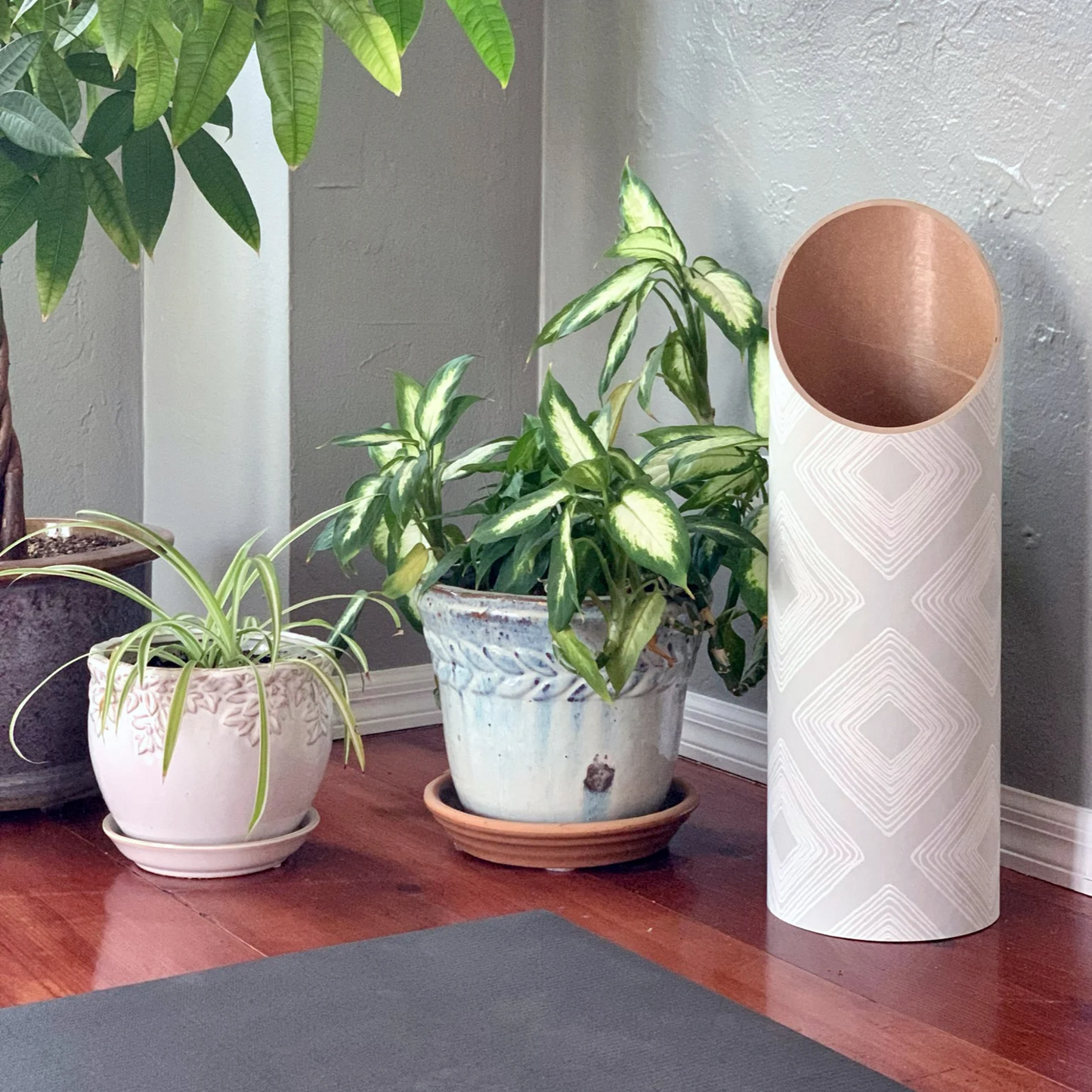 Vuslen Rhombi – Stylish Yoga Mat Storage Tube & Home Studio Decor
